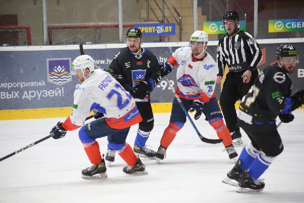 "Химик" растерял перевес в три шайбы, но все равно обыграл "Локомотив" в экстралиге