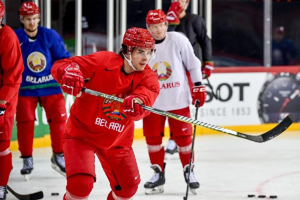 Нападающий сборной Беларуси заявил, что не планирует жить в стране