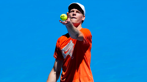 Действующий победитель Australian Open вышел во второй круг турнира на отказе соперника