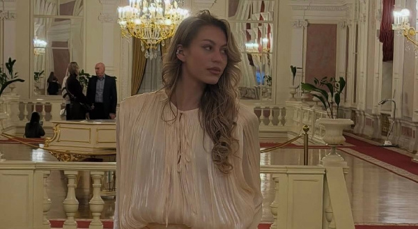 Белорусская волейболистка в роскошном наряде посетила Большой театр в Москве