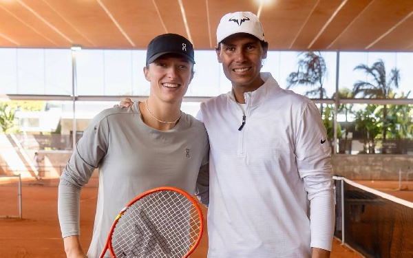 Надаль участвует в тренировочном процессе Швёнтек