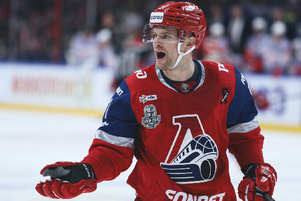 Форвард "Локомотива" дисквалифицирован, а лидеру "Спартака" выписали штраф