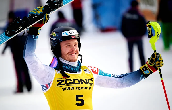 "Мне нужна помощь": горнолыжник объяснил, почему ушел в лес и лег в сугроб после неудачи на ОИ-2026