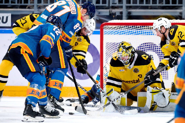 "Северсталь" гонится за "Динамо": череповчане одолели "Шанхай Дрэгонс"