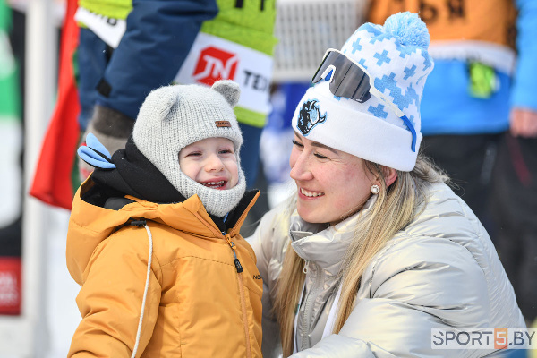 "По очереди берем на себя роль "главного по ребенку": Смольская — о воспитании сына на сборах