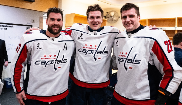 "С этими парнями весело играть": форвард "Вашингтона" высказался об игре с Алексеем и Ильей Протасами