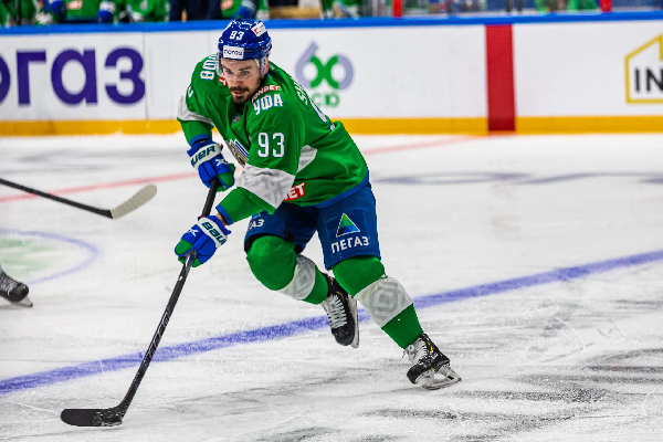 Клуб экстралиги подписал контракт с хоккеистом, входящим в топ-50 по очкам в истории КХЛ