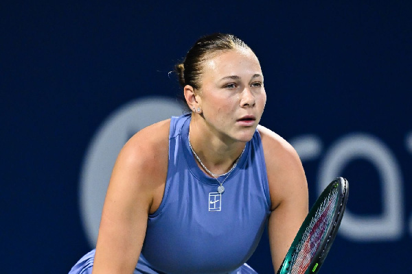 Аманда Анисимова на отказе Крейчиковой вышла в третий круг "тысячника" в Дубае