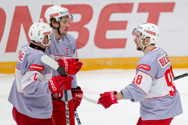 "Лада" Бокуна крупно проиграла "Спартаку" в матче КХЛ