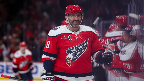 Овечкину остается 4 очка до достижения легендарного Джо Сакика