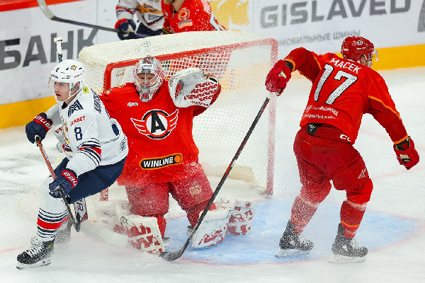 Второй камбэк за день: "Автомобилист" упустил преимущество в три шайбы и проиграл "Металлургу"