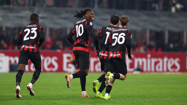 "Милан" потерял очки дома и стал еще дальше от "Интера" в Серии А