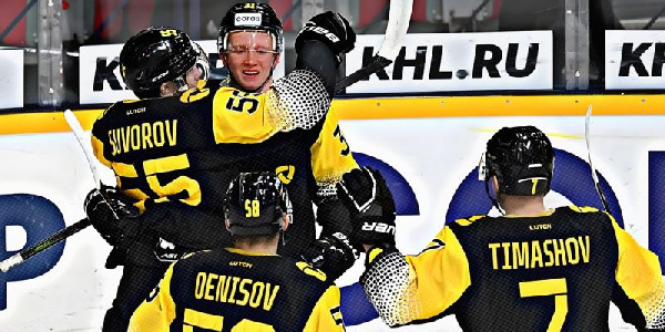 "Северсталь" снова отрывается от минского "Динамо", обыграв "Витязь" после 1:3 