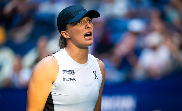 Ига Швёнтек с "баранкой" покидает турнир WTA-1000 в Пекине