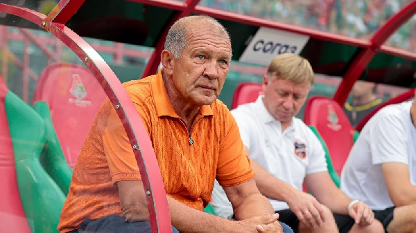 Экс-вратарь "Урала" рассказал о том, мешает ли Григорий Иванов на бровке Виктору Гончаренко