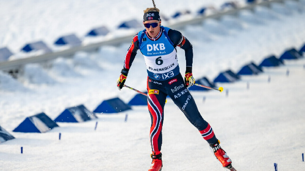 "Это часть спорта": победителя Кубка мира стошнило прямо на финише масс-старта