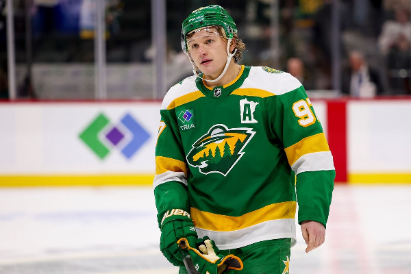 Хоккеист с самым дорогим контрактом в НХЛ высказался о матче против "Чикаго" Левшунова