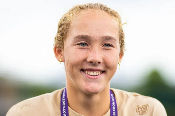 Исполнение мечты: Андреева тренировалась в Индиан-Уэллсе вместе со своей собакой — ФОТО