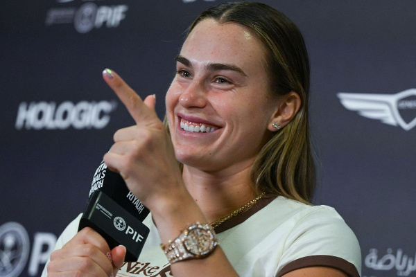 То, что происходит на заднем фоне, всегда интереснее: зажигательный танец Соболенко