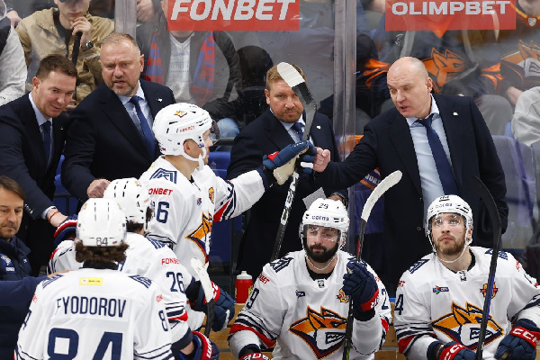 Экс-тренер сборной Беларуси назвал клуб КХЛ, который "показывает чемпионскую игру"