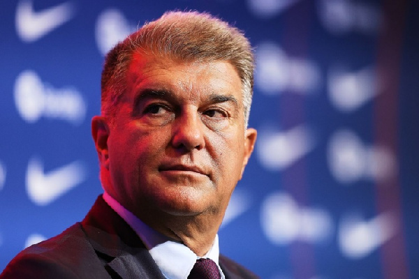 Президент "Барселоны" заявил, что клуб собирается расторгнуть контракт с Nike