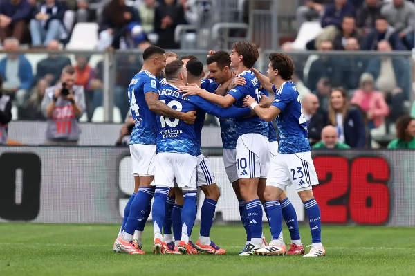 "Комо" разгромил "Торино" в матче 12-го тура Серии А