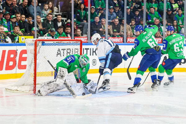 Семь заброшенных шайб: "Салават Юлаев" обыграл "Сибирь" в результативном поединке КХЛ