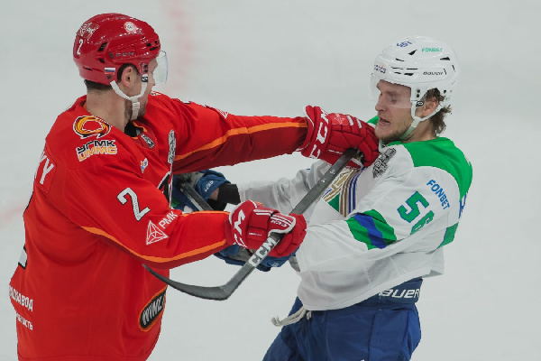 "Автомобилисту" удалось обыграть "Салават" и сократить отставание в серии плей-офф