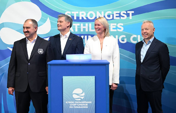 Президент НОК Беларуси принял участие в открытии Кубка сильнейших по плаванию
