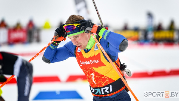 Антон Смольский выиграл спринт на Кубке России по биатлону