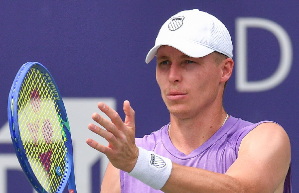 Белорус Илья Ивашко в напряженном матче уступил Роману Сафиуллину на ATP-250