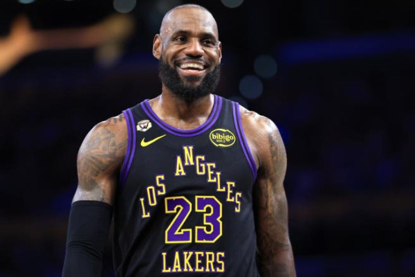 Леброн Джеймс достиг отметки в 12 000 результативных передач в НБА