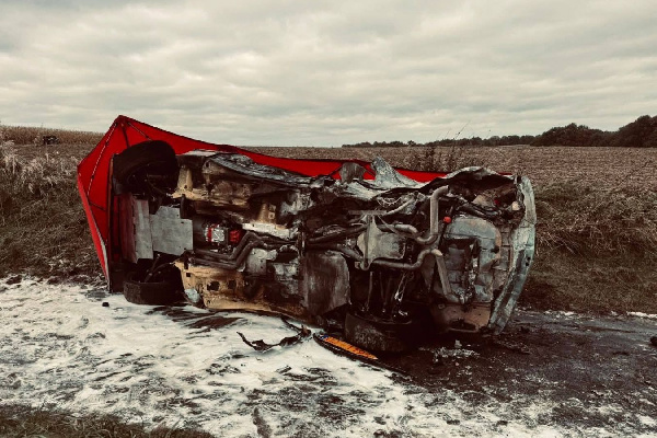 В Польше во время ралли погиб гонщик: его автомобиль врезался в дерево и загорелся