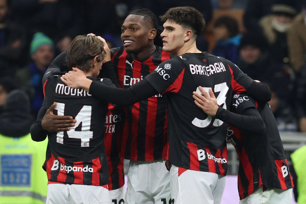 "Милан" минимально переиграл "Интер" в Миланском дерби 