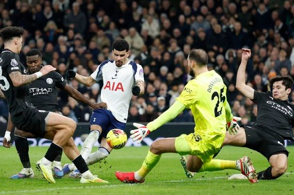 АПЛ: "Манчестер Сити" упустил победу над "Тоттенхэмом", "МЮ" опять заработал три очкка
