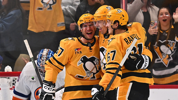 Легендарный российский хоккеист поднялся на 27‑е место в списке лучших бомбардиров чемпионатов НХЛ