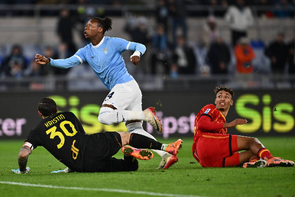 "Лацио" с двумя удалениями забил и обыграл "Парму": итоги матчей в Серии А