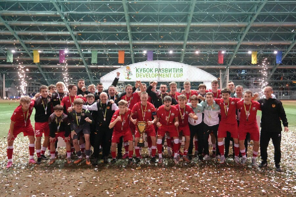 Перед первыми официальными матчами в Европе. Сборная Беларуси U17 отправилась на сборы в ОАЭ
