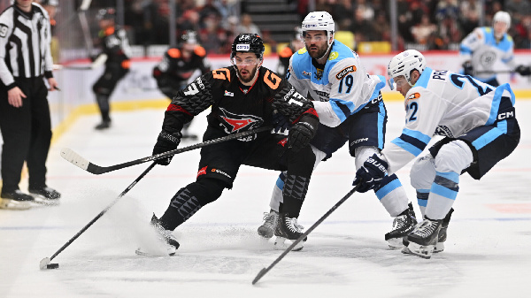 "Авангард" проиграл, но не позволил "Металлургу" досрочно завоевать Кубок Континента КХЛ