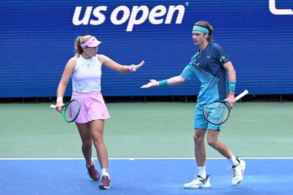 Андреева и Рублев прошли в полуфинал микста US Open, одолев Шнайдер с Руудом