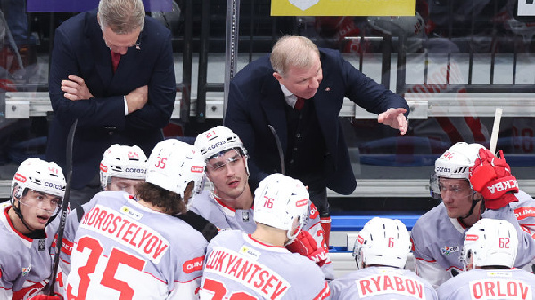 "Спартак" на домашней арене одолел "Автомобилист" в КХЛ