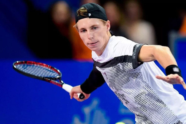 Белорусский теннисист сообщил, что ATP бесплатно вывезет участников турнира в ОАЭ
