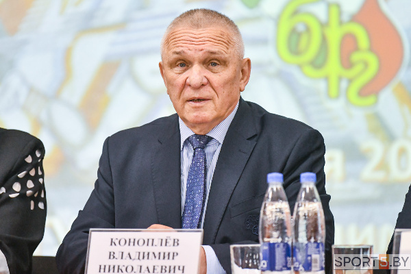 "Одной рукой разрешили": Коноплев рассказал о препятствиях допуска гандбола