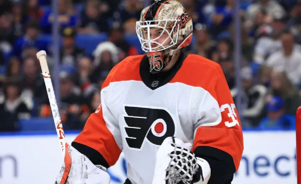 Колосов отыграл "на ноль", но "Филадельфия" крупно проиграла "Торонто" в НХЛ
