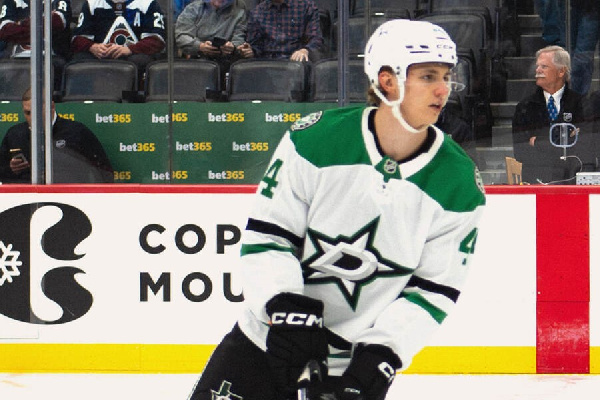 Колячонок дебютировал за "Даллас", но не принес команде победу в матче с "Айлендерс"