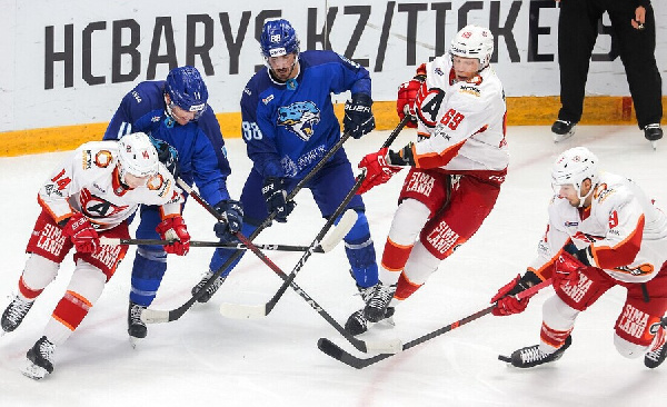 "Автомобилист" без Горбунова обыграл "Барыс" и выбил соперника из зоны плей-офф