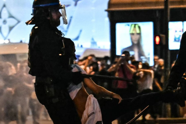 Трагичные новости из Франции: два человека погибли во время беспорядков после победы ПСЖ в ЛЧ
