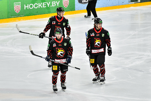 "Шахтер" в волевом стиле обыграл "Гомель" в гостях и вышел вперед в серии