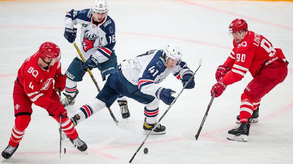 "Спартак" одолел "Торпедо" в матче КХЛ с 13-ю шайбами