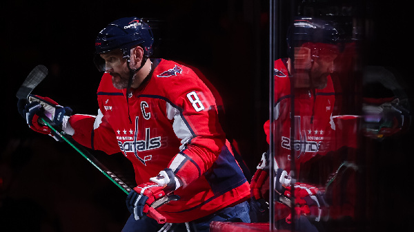 Овечкин повторил достижение легендарных Гретцки и Хоу